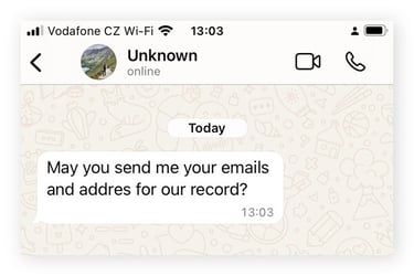 Un message d’escroquerie WhatsApp demandant des informations personnelles.